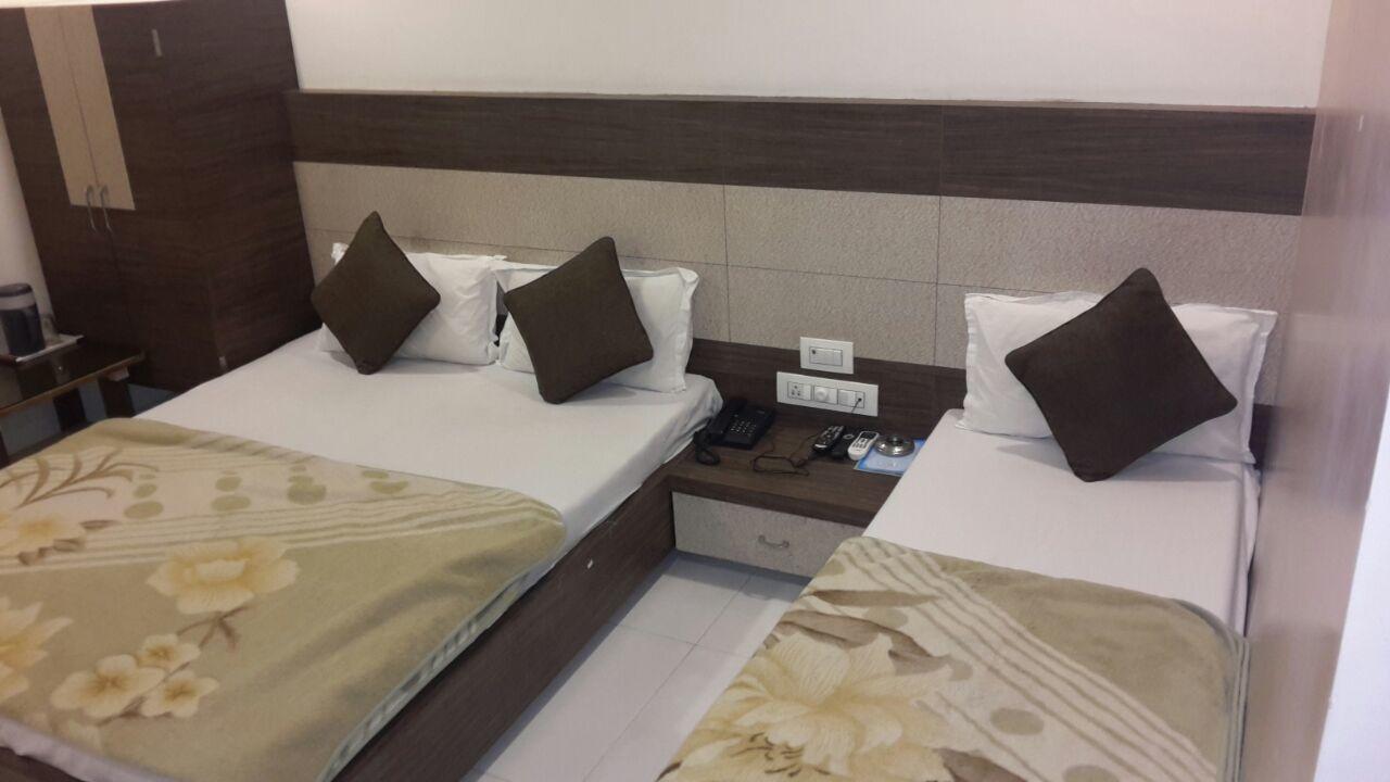 Hotel Crystal Vadodara Ngoại thất bức ảnh