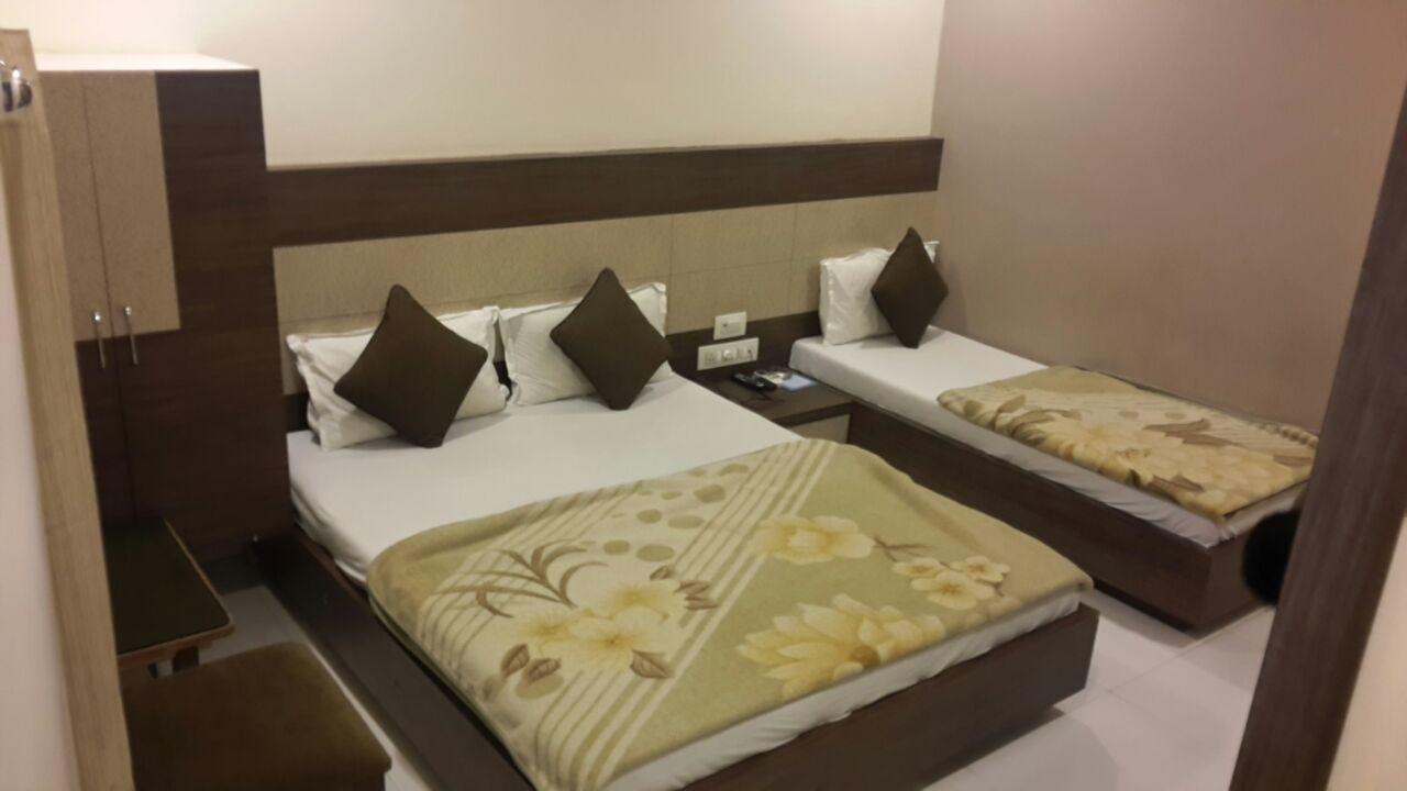 Hotel Crystal Vadodara Ngoại thất bức ảnh